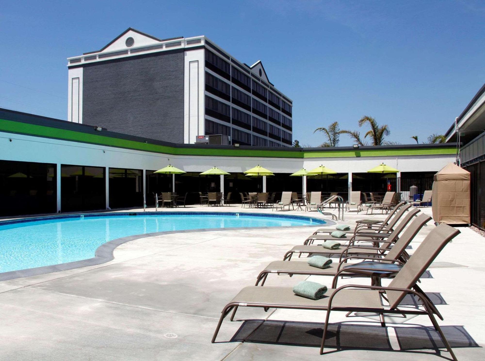 Radisson Hotel Oakland Airport Екстериор снимка